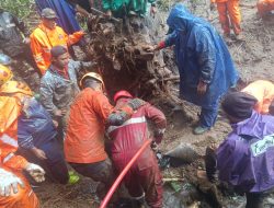 Identitas Korban Longsor Cangar-Pacet Terungkap, Evakuasi Masih Berlanjut