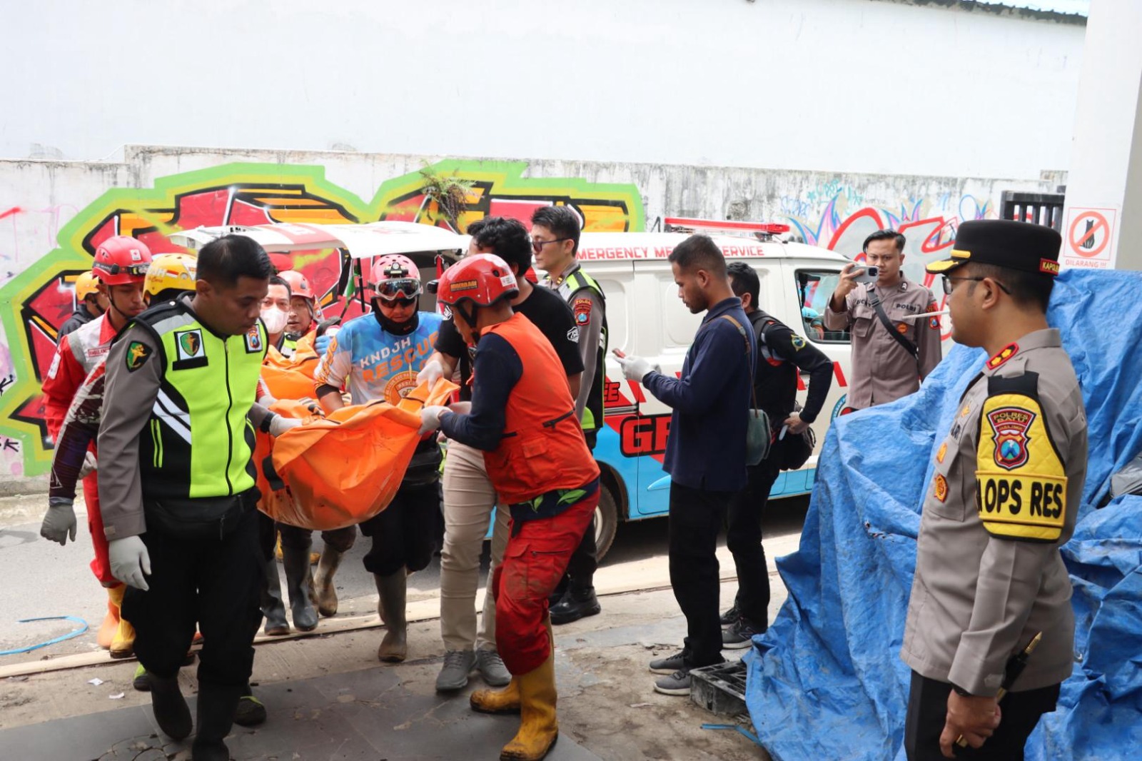 Identitas 10 Korban Longsor Cangar–Pacet Terungkap, Satu Jenazah Sudah Dimakamkan