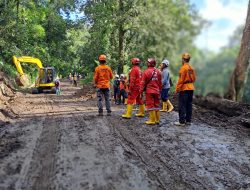 Jalur Cangar – Pacet Pasca Longsor Maut Belum Dibuka, Gubernur Jatim Instruksikan Pemasangan EWS
