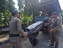 Tertibkan PKL Bandel, Satpol PP Ponorogo Sita Gerobak dan Tenda yang Ditinggal di Trotoar