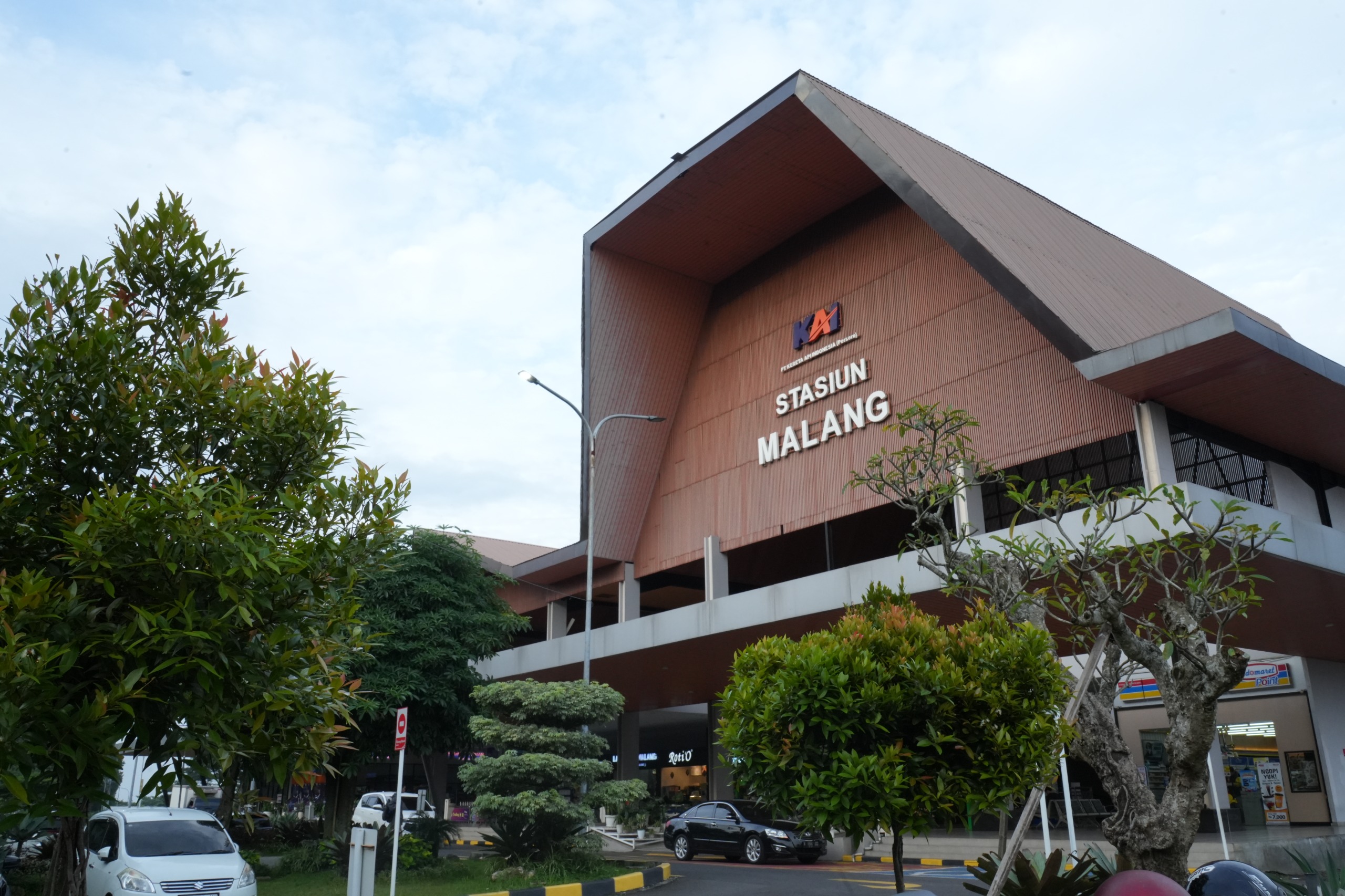 Libur Paskah 2025: KAI Daop 8 Surabaya Tambah 12 KA dari Stasiun Malang