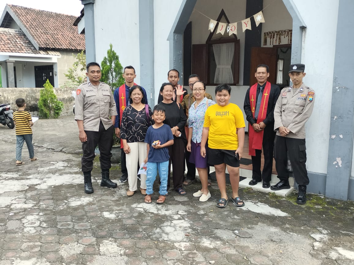 Polsek Plemahan Pastikan Ibadah Paskah di Kayen Lor Berjalan Aman dan Khidmat