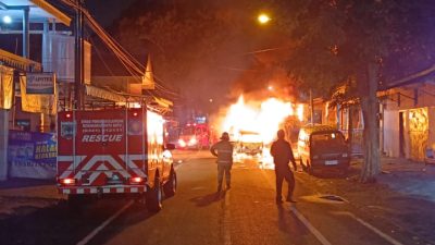 mikrolet modif ludes terbakar di Jalan Agus Salim Kota Batu (Arief