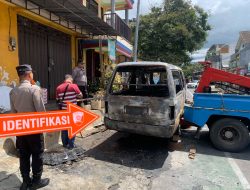 Polisi Selidiki Mobil Mikrolet Modifikasi yang Terbakar di Kota Batu