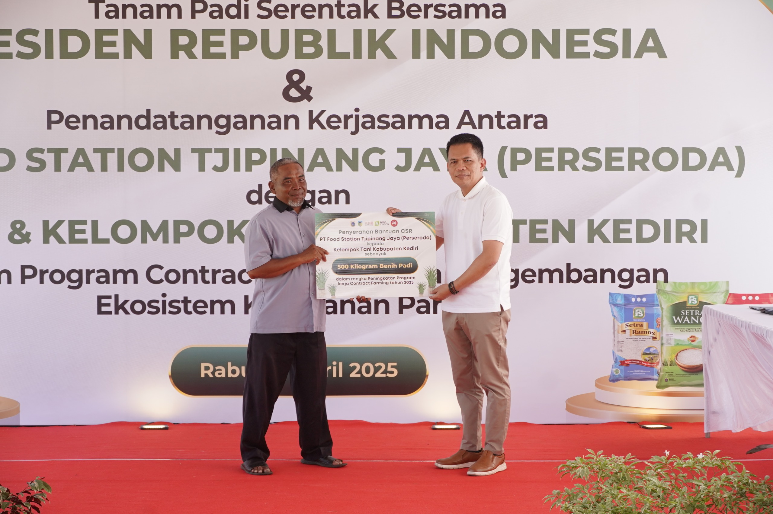 Petani Mekikis Dapat Bantuan Benih, Waluyo: Ini Dorongan Semangat bagi Kami