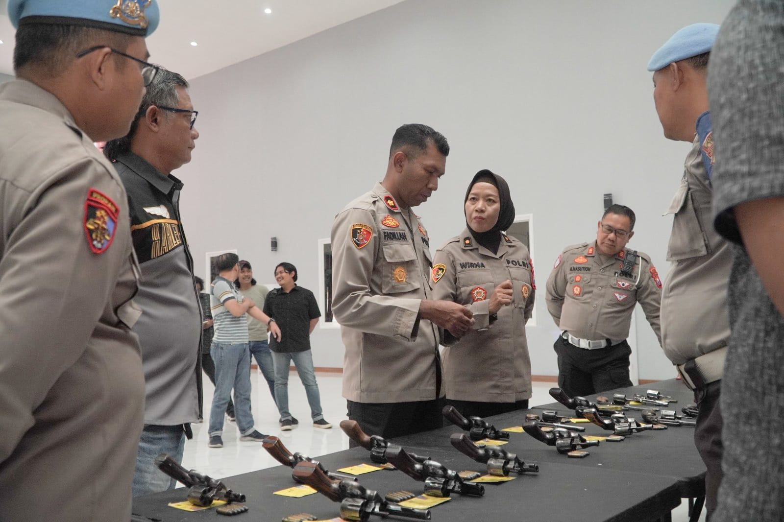Wakapolres Blitar Tinjau Langsung Kesiapan Senpi Dinas, Pastikan Kondisi Tetap Prima