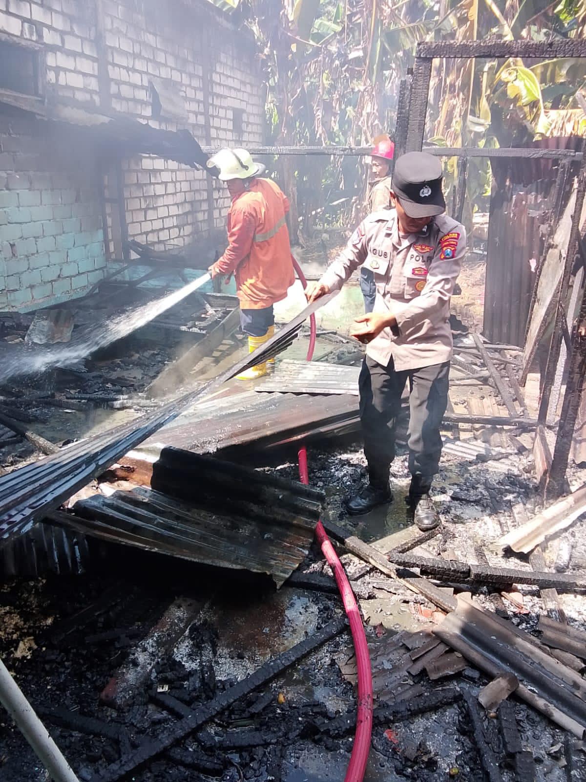 Diduga Akibat ODGJ Bakar Sampah, Dapur Warga Lamongan Hangus Terbakar