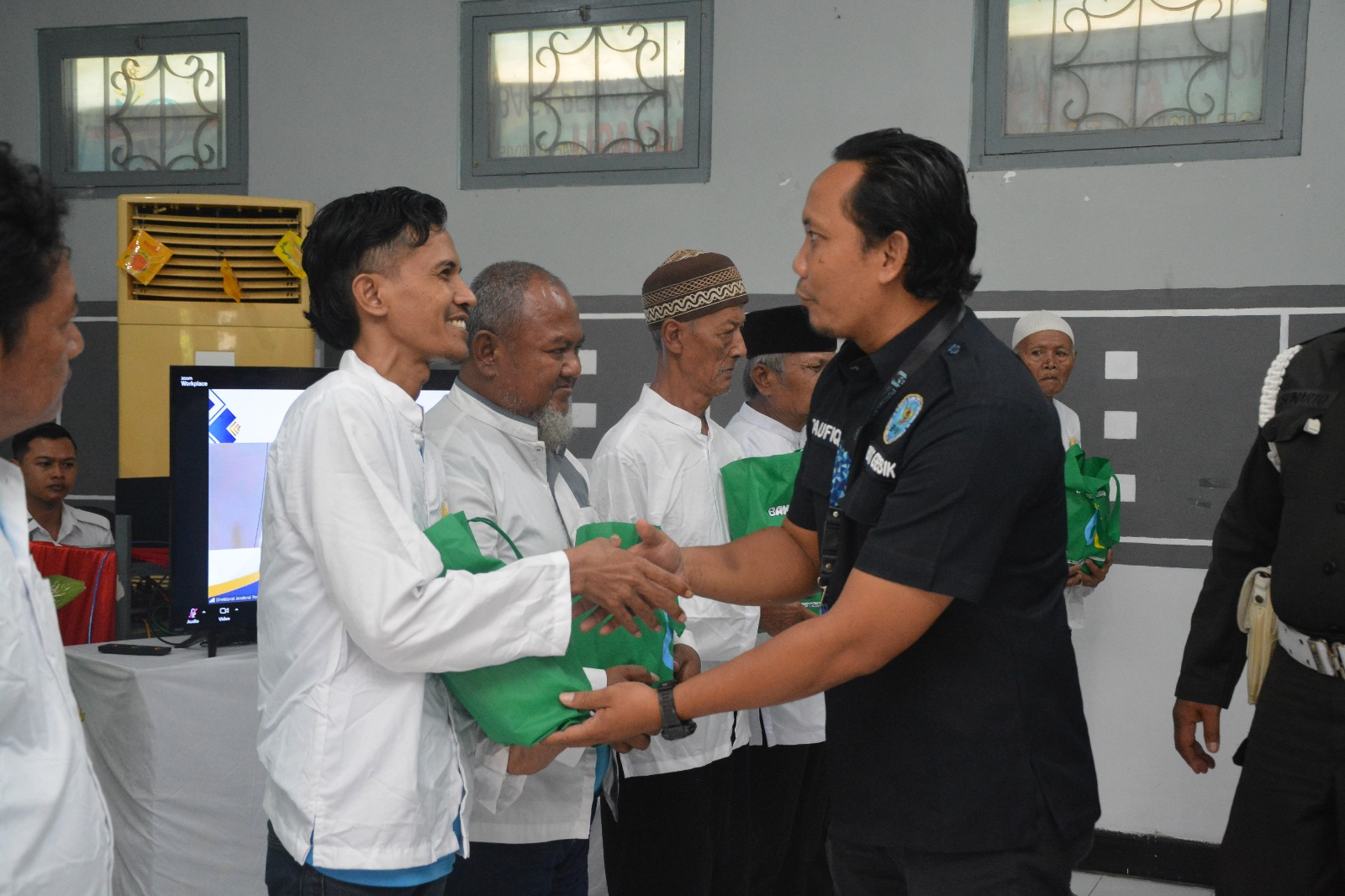 Lapas Lamongan dan Forkopimda Salurkan Bantuan Sosial untuk Narapidana yang Tak Pernah Dikunjungi Keluarga