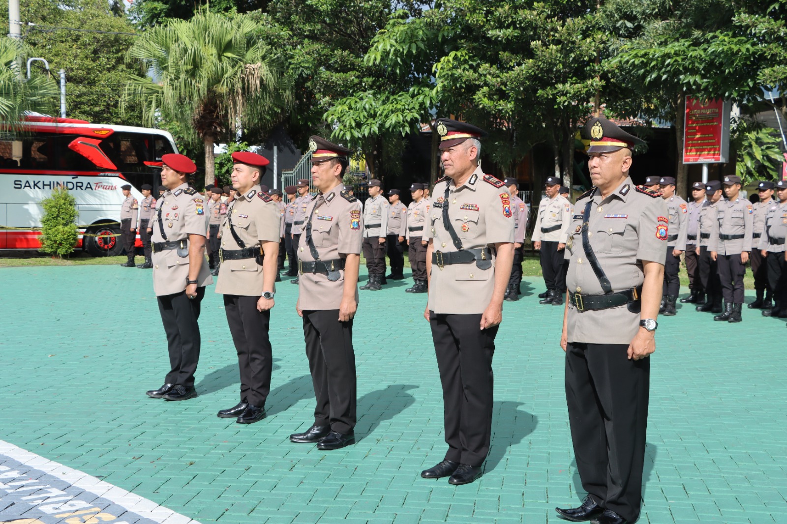 Kapolres Batu Tekankan Amanah dan Integritas dalam Sertijab Kasat Narkoba dan Kapolsek