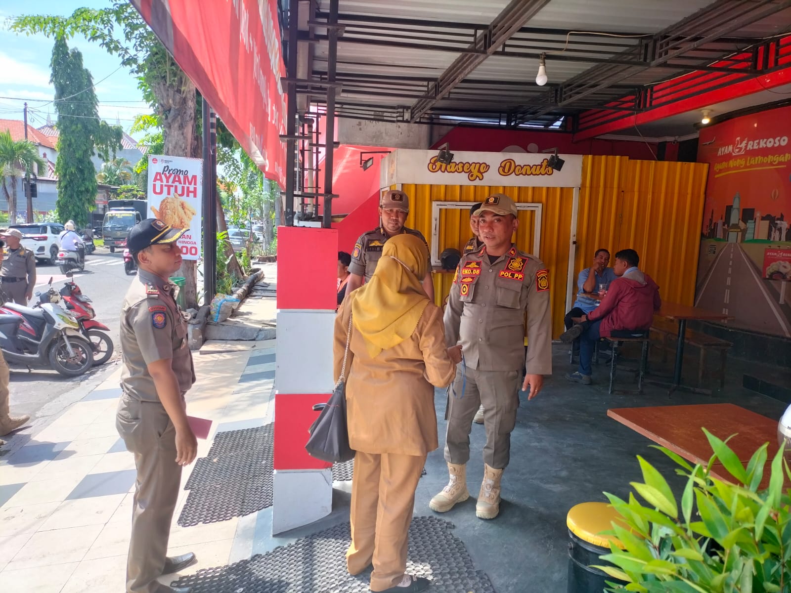 Dua ASN Lamongan Terjaring Razia Disiplin, Nongkrong di Warung dan Belanja Saat Jam Kerja