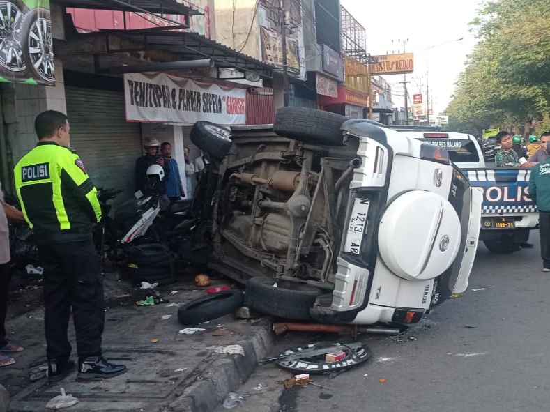 Mobil Terios Hantam Ruko di Singosari, Pemilik Bengkel Meninggal di Tempat
