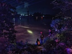 Warga Kediri Antusias Menanti Pladu hingga Dini Hari di Bawah Jembatan Jongbiru