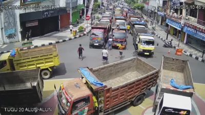 Sopir Dump Truck Nganjuk Desak Penertiban Armada Jumbo Luar Kota