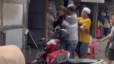Diduga Mau Curi Motor, Pria Dihajar Massa di Pasar Warujayeng Nganjuk