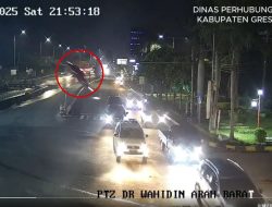 Fokus Baca Google Maps! Mobil BMW Terjun Bebas Setinggi 5 Meter dari Tol Krian-Gresik