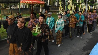 Mengenal Tradisi Manten Tebu yang Ada di Film Pabrik Gula, Menandai Awal Produksi Gula!