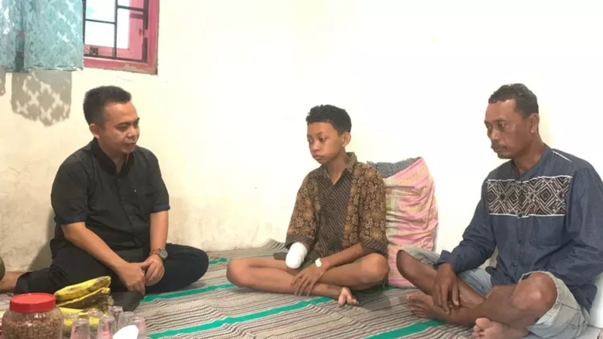 Korban Ledakan Petasan Disambangi DPRD Jombang: Siap Bantu Sampai Sembuh