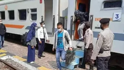 Polsek Kras Intensifkan Pengamanan Arus Balik di Stasiun Kereta
