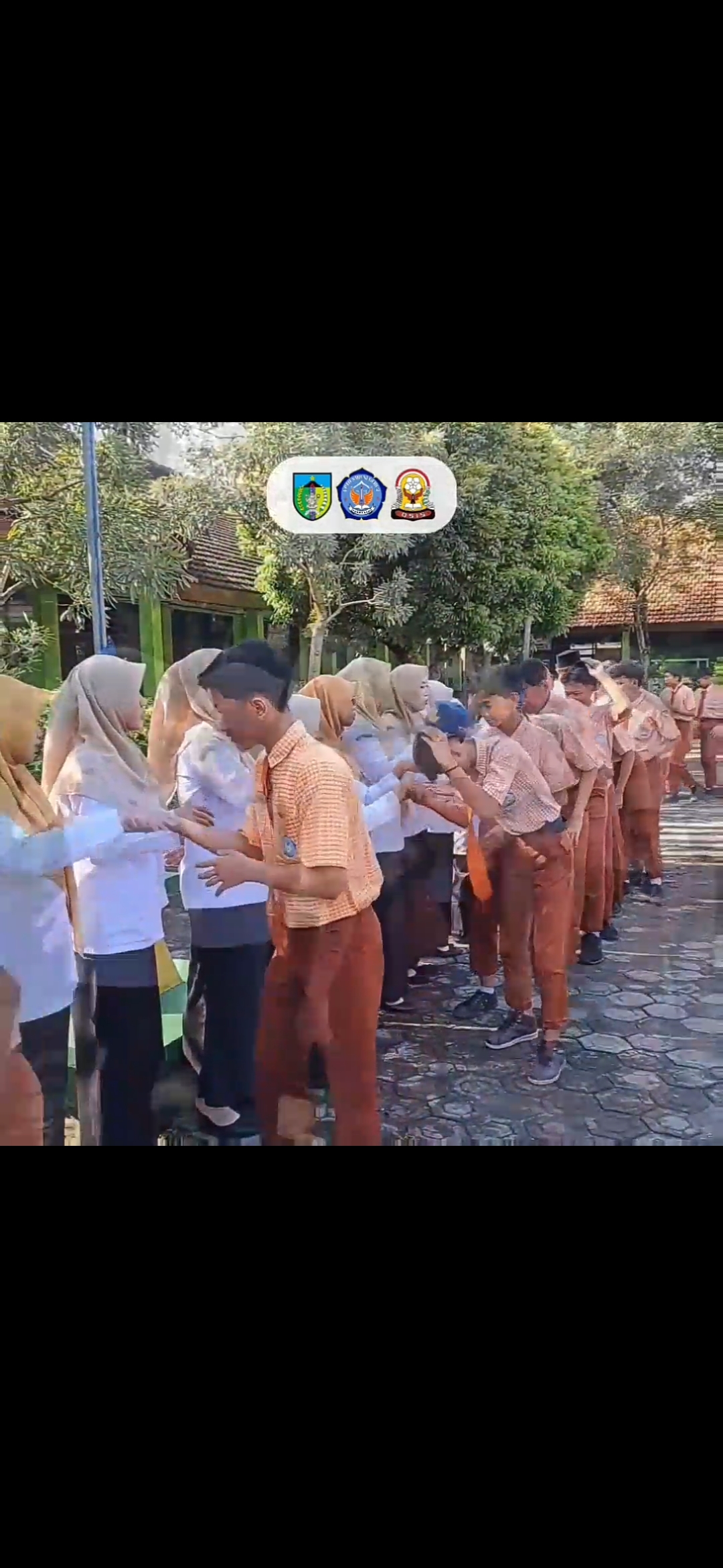 Halal Bihalal Warnai Hari Pertama Masuk Sekolah di SMPN 2 Purwoasri