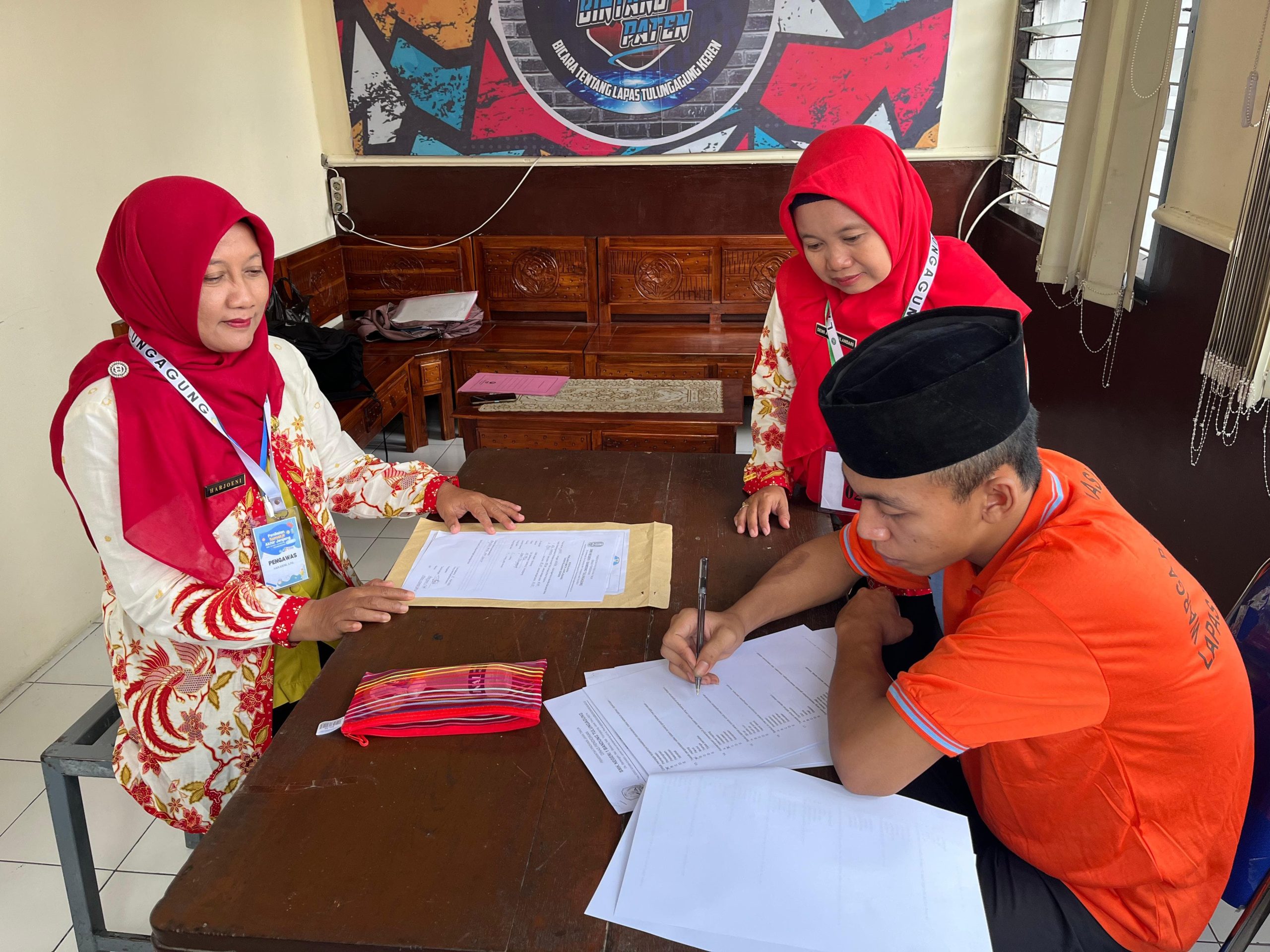 Pelajar Terjerat Hukum Tetap Ikuti Ujian Kelulusan di Balik Jeruji