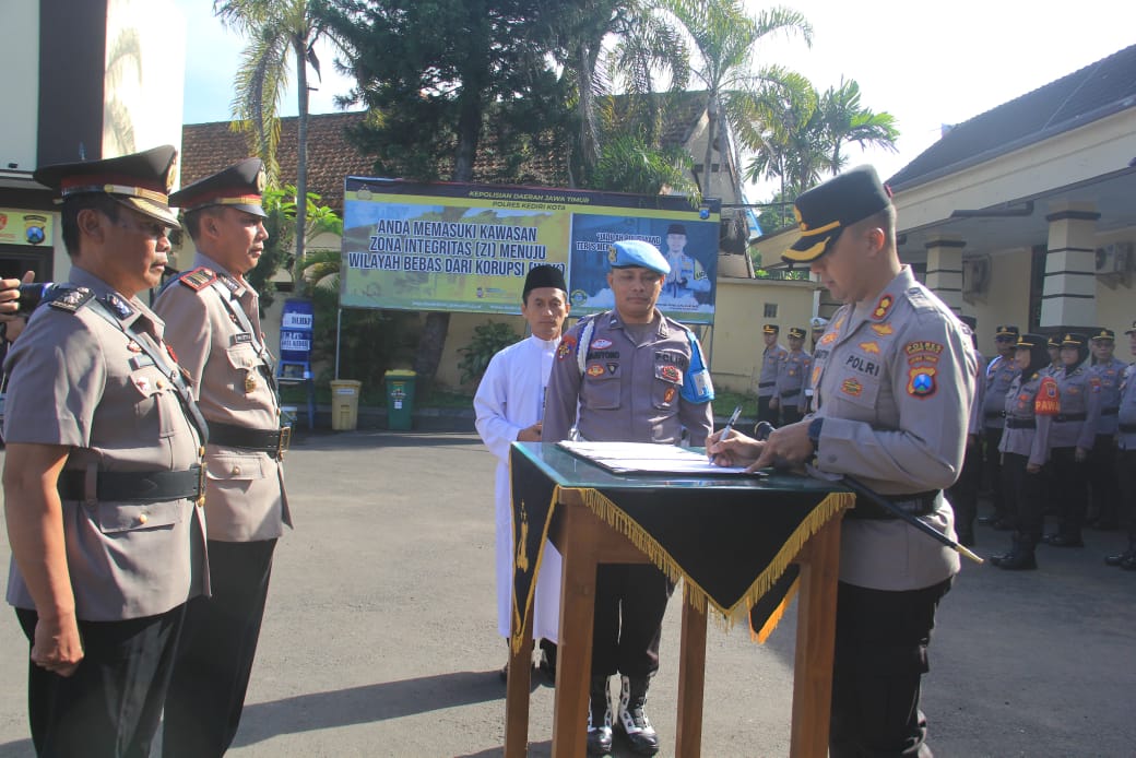 Kapolres Kediri Kota Pimpin Sertijab Kabagops, Tekankan Pentingnya Penyegaran Organisasi