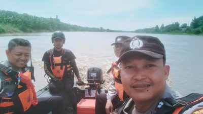 Patroli Gabungan Polsek Kota, TNI, dan BPBD Amankan Sungai Brantas Selama Musim Pladu