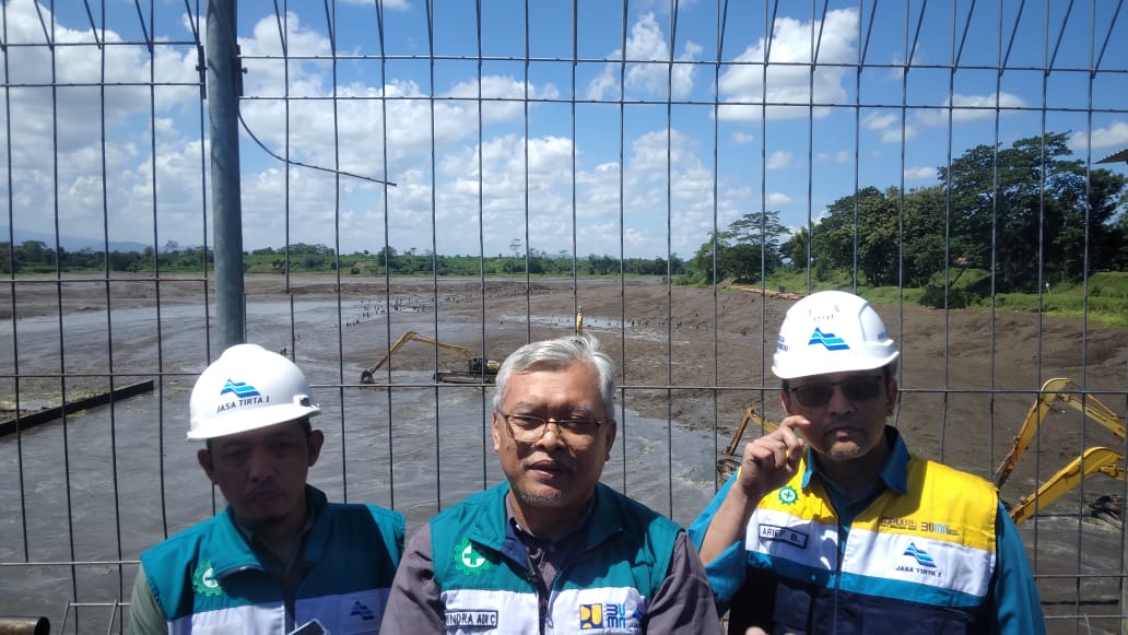 Flushing di Dua Bendungan Blitar, Perum Jasa Tirta 1 Targetkan Bersihkan 500 Kubik Sedimen