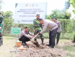 Peringati Hari Bumi, Kapolres dan Dandim Kediri Tanam Pohon di Grogol sebagai Wujud Peduli Lingkungan