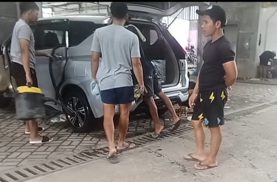 Musim Mudik, Jasa Cuci Mobil di Kediri Diserbu Pemudik