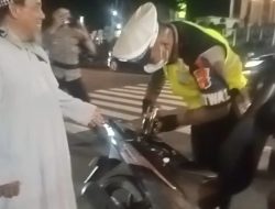 Briptu Roland Tuai Pujian Usai Bantu Pengendara Kehabisan Bensin di Tengah Padatnya Lalu Lintas