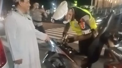 Briptu Roland Tuai Pujian Usai Bantu Pengendara Kehabisan Bensin di Tengah Padatnya Lalu Lintas