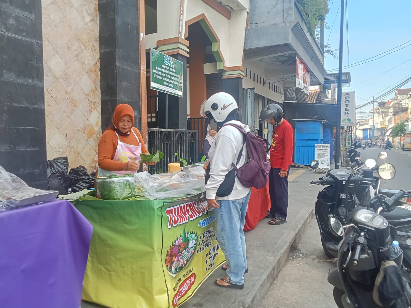 Harga Ketan Meroket, Omzet Pedagang Jajanan Tradisional di Ngadirejo Terpukul