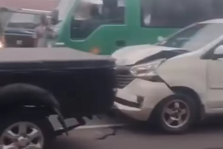 Kecelakaan Beruntun di Persimpangan Kertosono, Lalu Lintas Macet Saat Arus Balik Lebaran