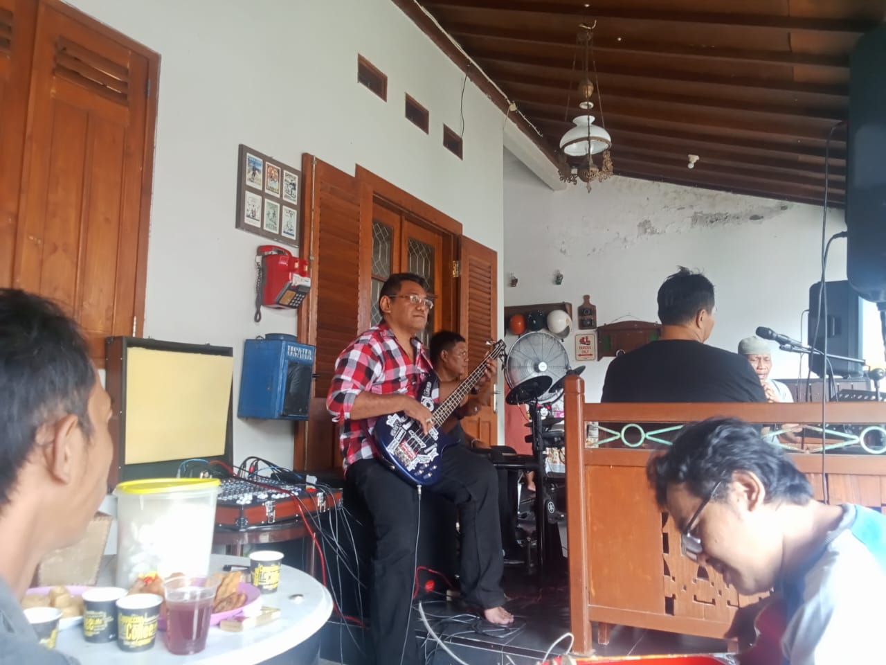Lebaran Belum Usai, Rumah Manajer Galelio Jadi Ajang Silaturahmi Musisi dan Tokoh Publik