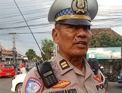 Libur Lebaran, Kendaraan Menuju Kota Kediri Padat Merayap – Simpang Empat Muning Jadi Fokus Kepadatan