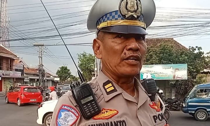 Libur Lebaran, Kendaraan Menuju Kota Kediri Padat Merayap – Simpang Empat Muning Jadi Fokus Kepadatan