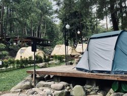 Serunya Berlibur di Jolotundo Nganjuk, Wisata Alam yang Tawarkan Glamping Tengah Hutan