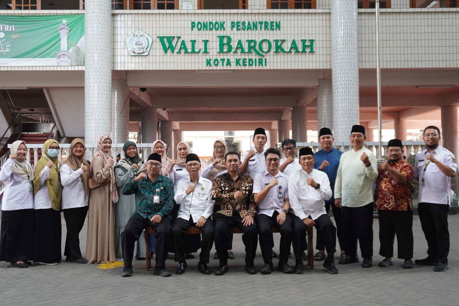 Dorong Poskestren Lebih Mandiri, Kadinkes Jatim Kunjungi Ponpes Wali Barokah Kediri