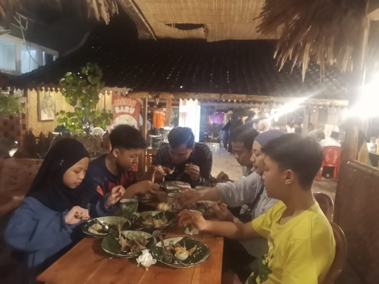 Hujan Deras, Wisata Kuliner di Kediri Tetap Dibanjiri Pengunjung dari Luar Kota