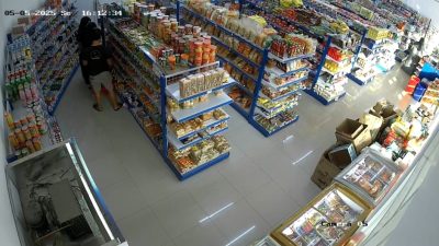 Detik-detik Komplotan Pengutil Susu di Ponorogo Terekam CCTV, Sempat Terpergok Karyawan