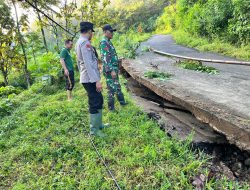 Jalan Ponorogo-Trenggalek Longsor, Akses Damri dan Kendaraan Roda Empat Ditutup Total