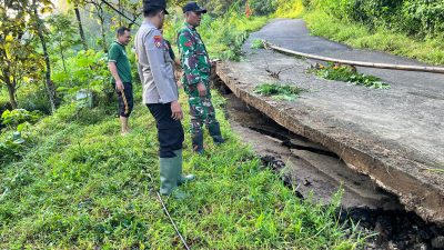 Jalan Ponorogo-Trenggalek Longsor, Akses Damri dan Kendaraan Roda Empat Ditutup Total