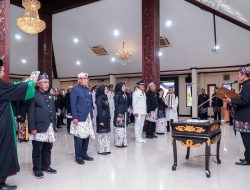 Bupati Lamongan Lantik 96 Pejabat Baru, Tekankan Efisiensi dan Solidaritas ASN