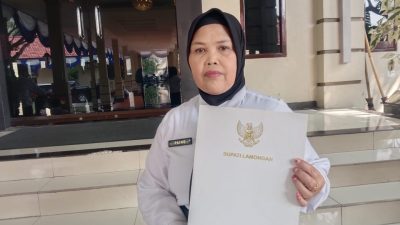 Setelah 27 Tahun Mengabdi, Paine Resmi Diangkat Jadi PPPK Pemkab Lamongan