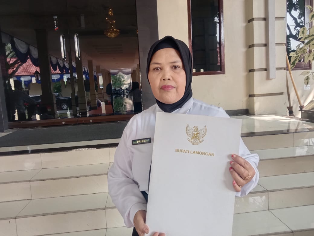 Setelah 27 Tahun Mengabdi, Paine Resmi Diangkat Jadi PPPK Pemkab Lamongan
