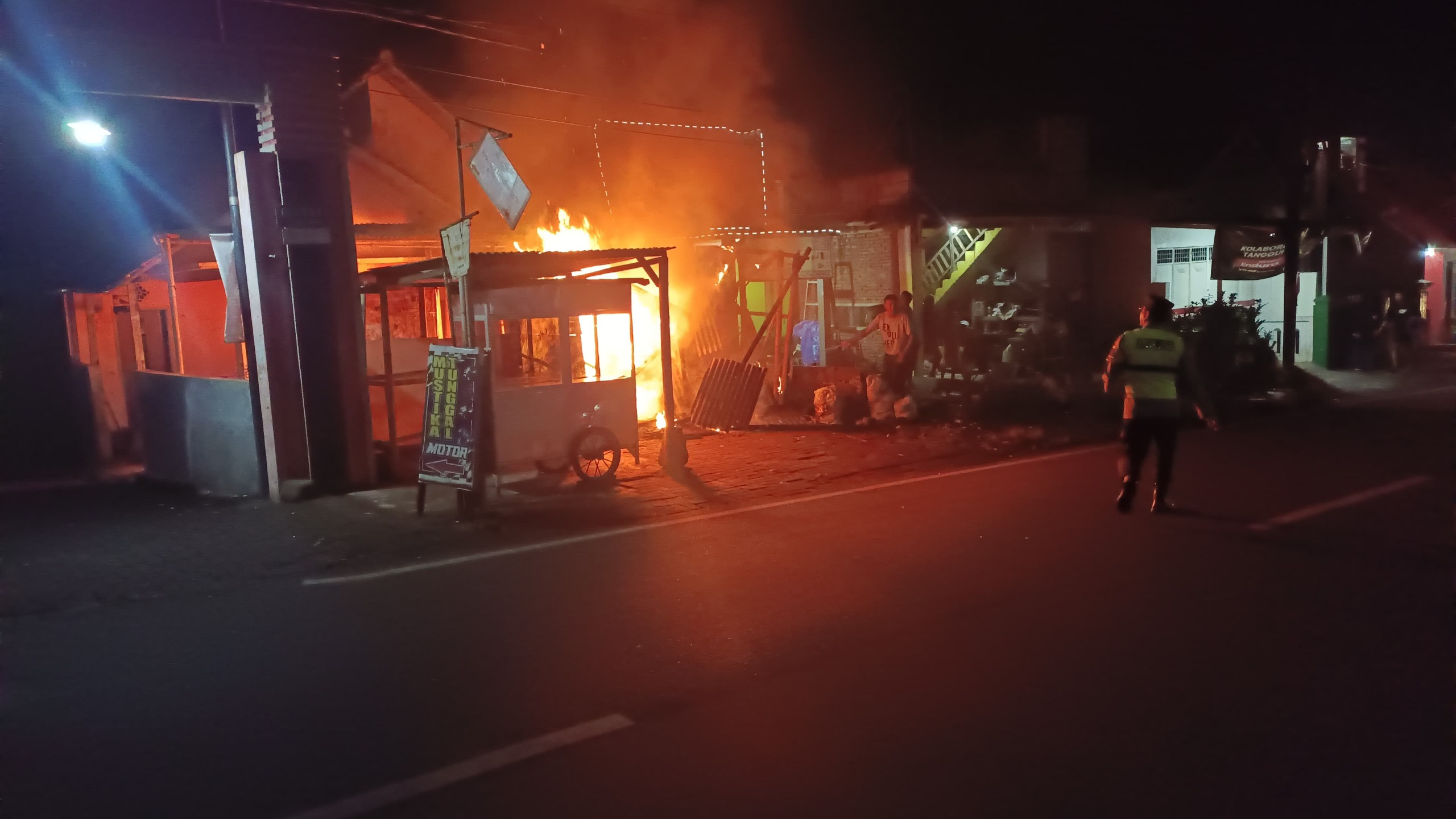 Api Lahap Mobil Warga Malang, Polisi Telusuri Penyebab!