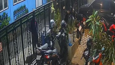 Pencuri Helm Terekam CCTV di Glintung, Warga Malang Resah!