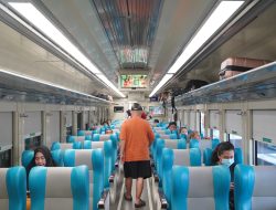 Stasiun Blitar Dipadati Ribuan Penumpang Saat Libur Panjang Waisak