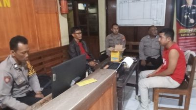 Blitar Gempar, Pengemudi Ojol Bakar Pikap di Pinggir Jalan