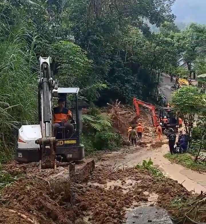 Delapan Personel dan Alat Berat Dikerahkan BPBD Jombang untuk Trenggalek